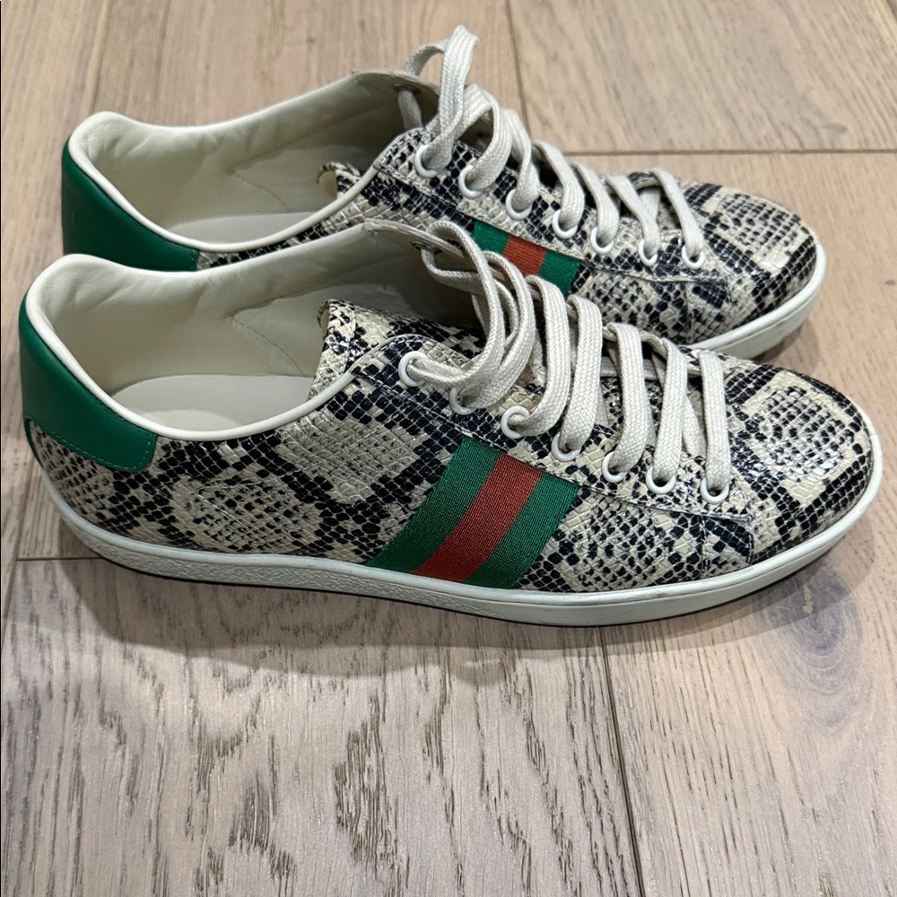 Gucci White Snake-Print Low Tops with Green Heel Panel - Picture 3 of 5